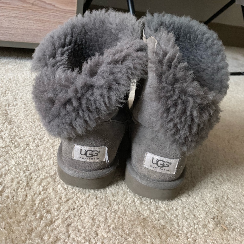 grey uggs - Picture 1 of 7